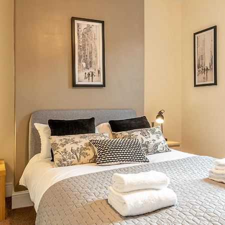 3 Bedroom Home Sleeps 5 Close To Chester City Centre Welcomes Couples, Small Groups, Families And Contractors Dış mekan fotoğraf
