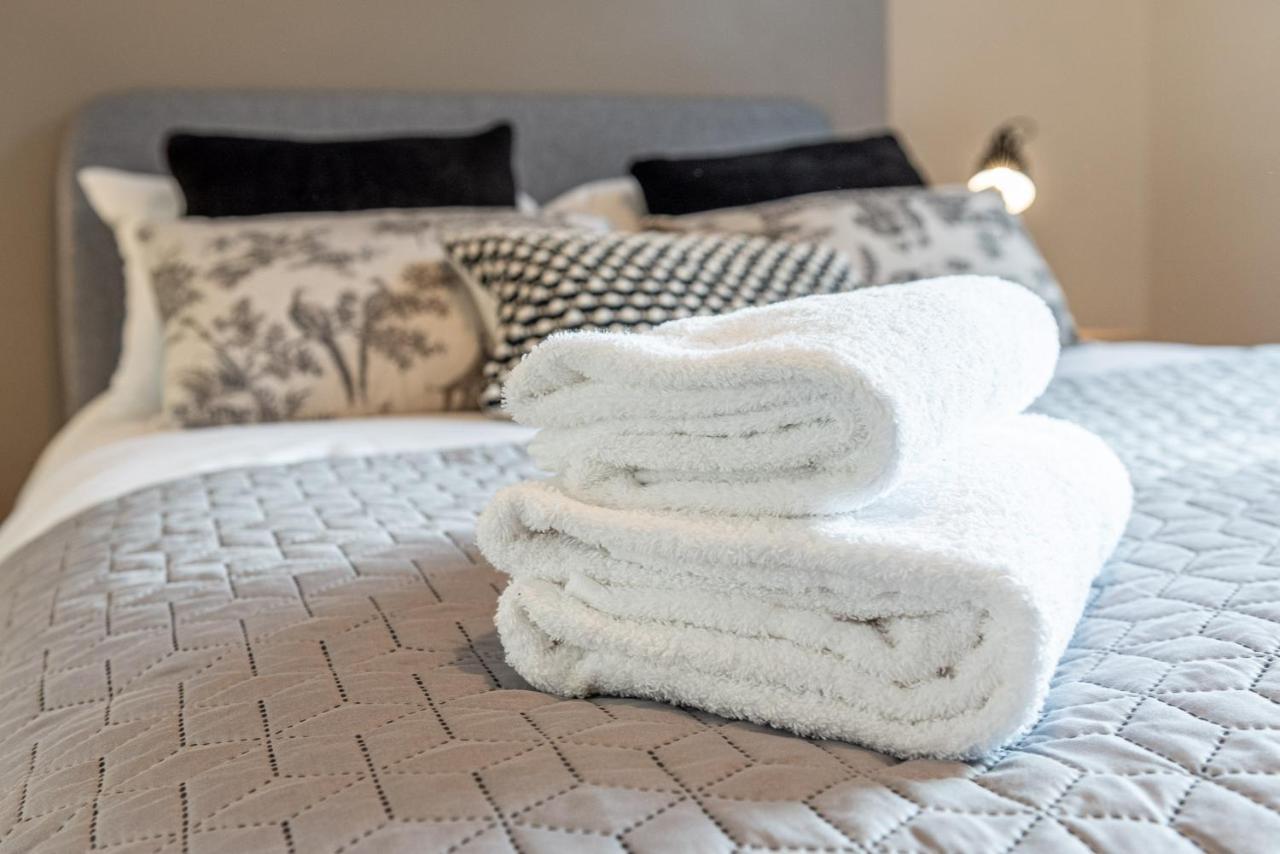 3 Bedroom Home Sleeps 5 Close To Chester City Centre Welcomes Couples, Small Groups, Families And Contractors Dış mekan fotoğraf