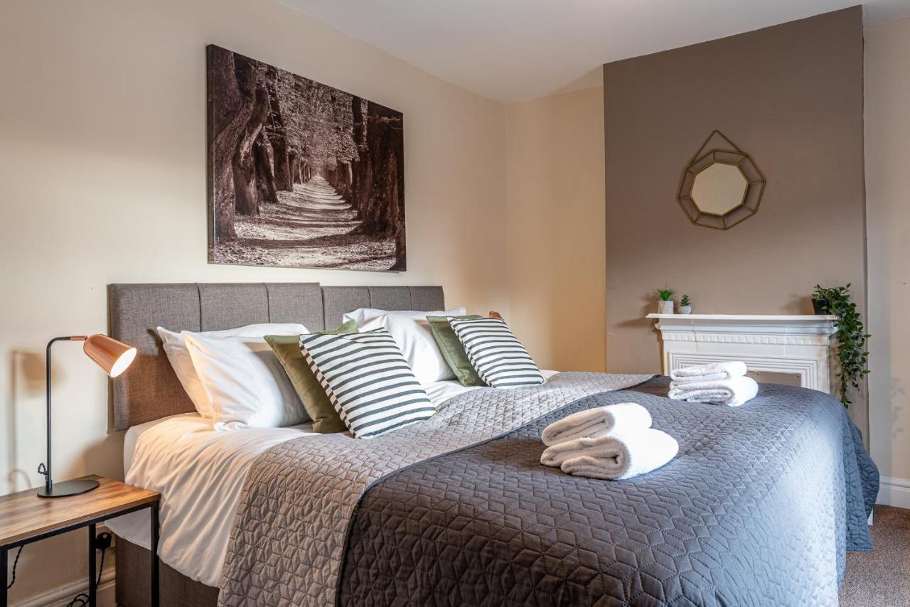 3 Bedroom Home Sleeps 5 Close To Chester City Centre Welcomes Couples, Small Groups, Families And Contractors Dış mekan fotoğraf