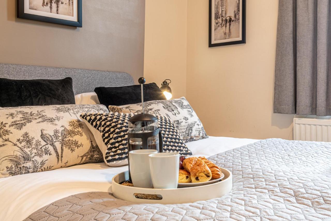 3 Bedroom Home Sleeps 5 Close To Chester City Centre Welcomes Couples, Small Groups, Families And Contractors Dış mekan fotoğraf